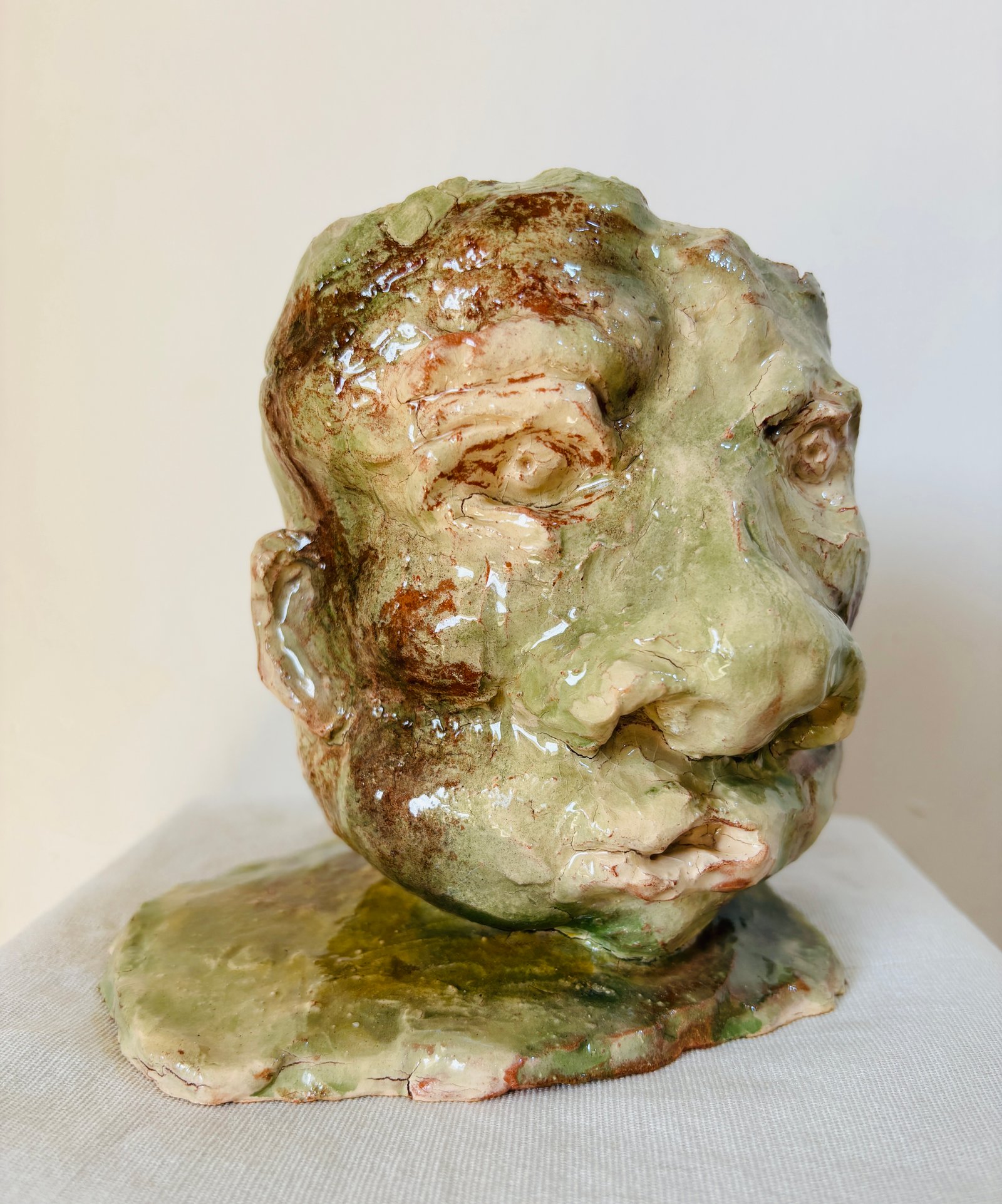 A head buried in the sand - Main View